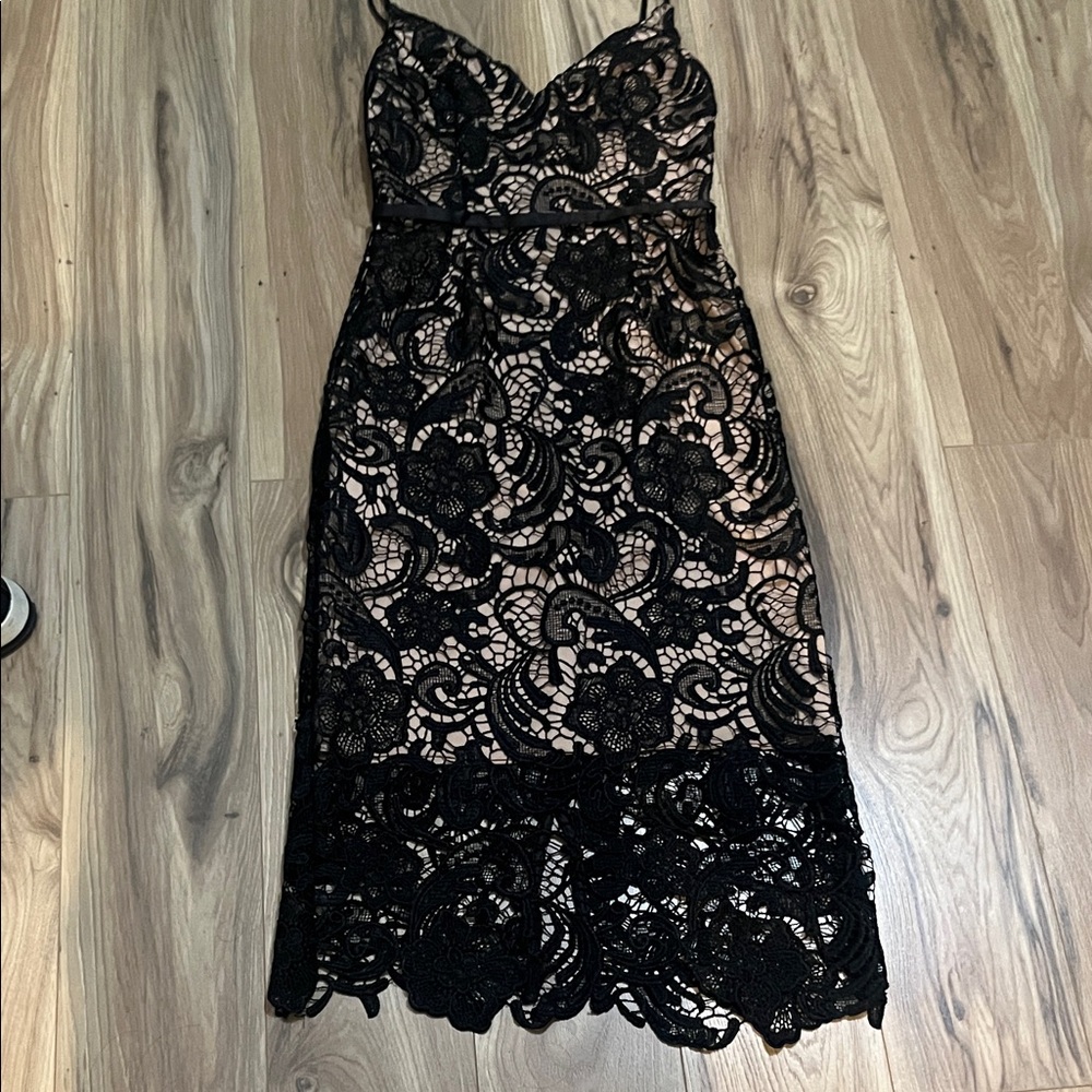 Chic Black Lace Midi Dress